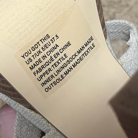 Just Fab cream and gold shoe with thick faux wood heel. - Picture 4 of 4